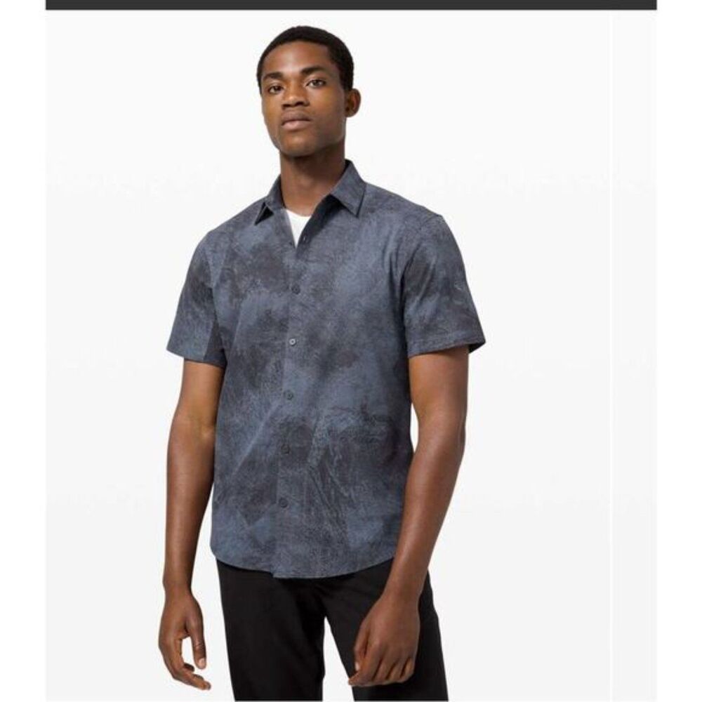Lululemon Airing‎ Easy Mens Shirt Ventlight Mesh Sz. M Pixel Print Blue Luxury